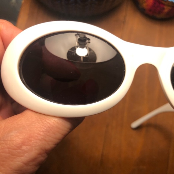 Authentic Vintage Gucci Sunglasses GG2400 - White - Picture 10 of 13